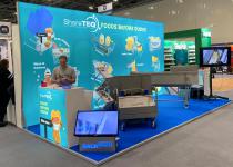 Shareteq backlit back wall stand