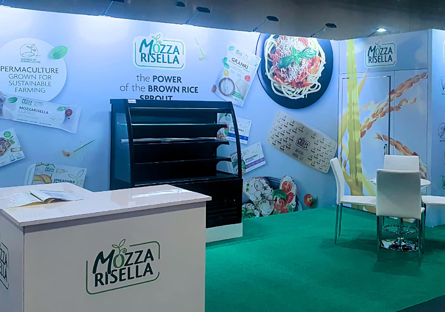 Mozzarisella stand with back wall and 2m store room, with L-shape counter